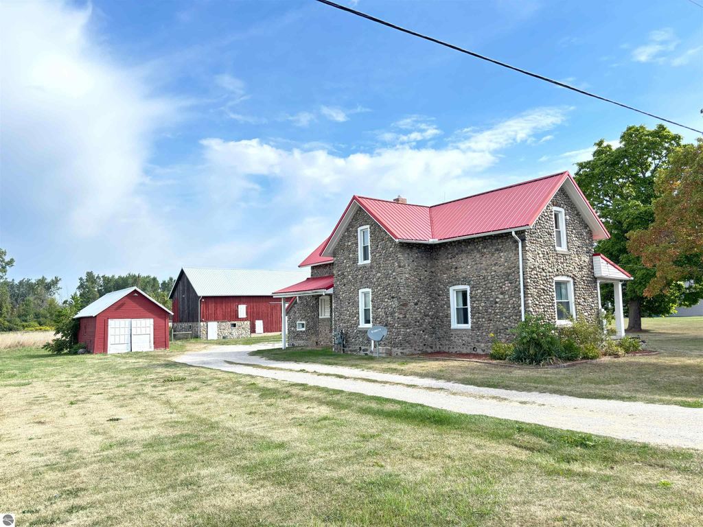 Photo of 3691 E Rosebush Road, Rosebush, MI 48878 (MLS # 1938301)