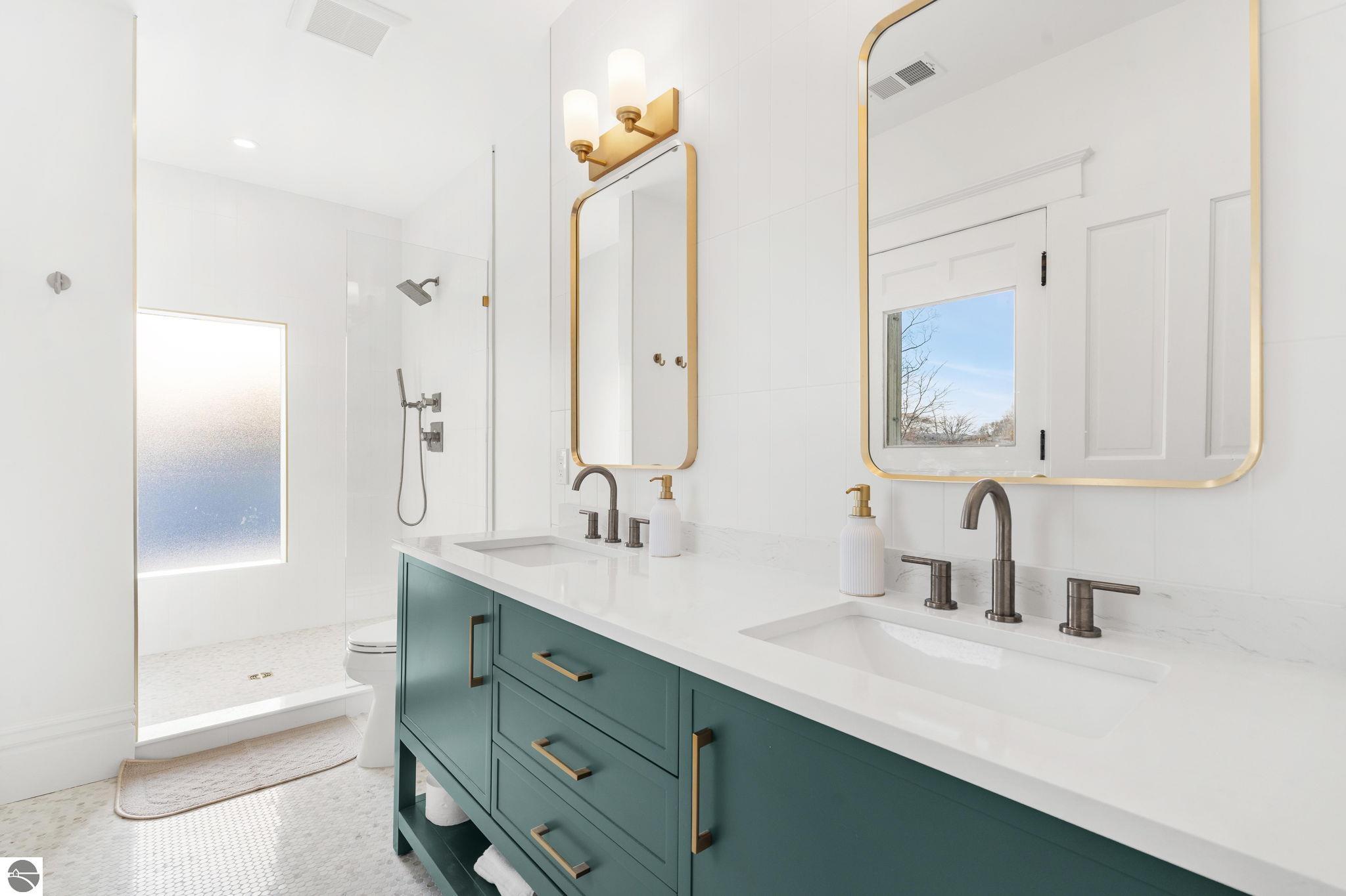 Bellaire, Michigan 49615, United States, 5 Bedrooms Bedrooms, ,4 BathroomsBathrooms,Residential,Active,253634