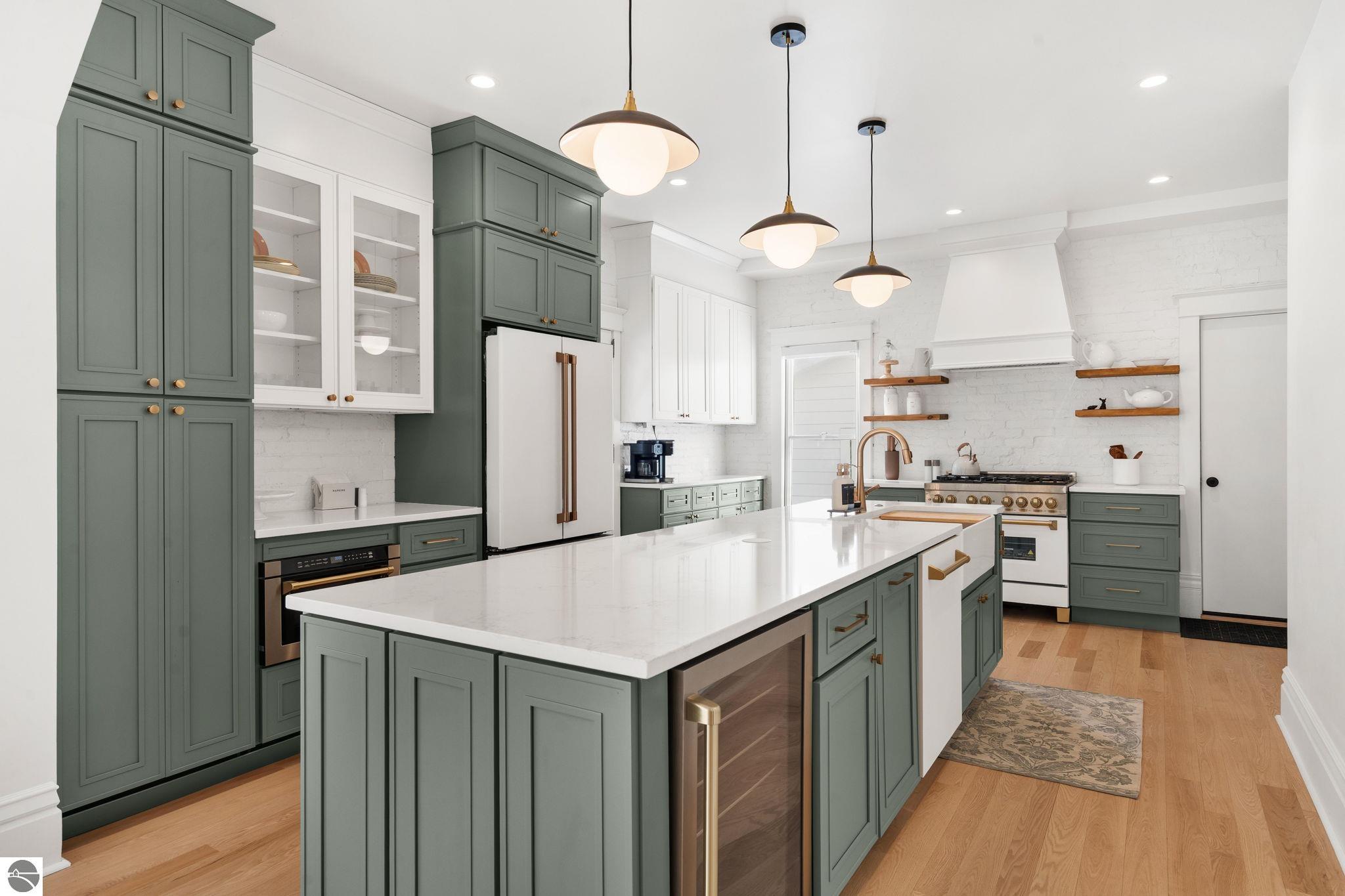 Bellaire, Michigan 49615, United States, 5 Bedrooms Bedrooms, ,4 BathroomsBathrooms,Residential,Active,253634