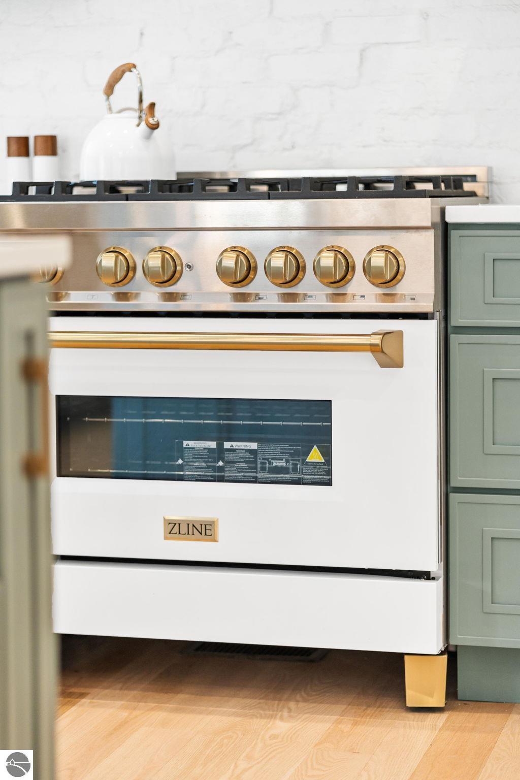 Bellaire, Michigan 49615, United States, 5 Bedrooms Bedrooms, ,4 BathroomsBathrooms,Residential,Active,253634