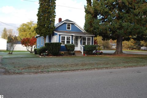 Photo of 369 N Third Street, West Branch, MI 48661 (MLS # 1939963) Photo of 369 N Third Street, West Branch, MI 48661 (MLS # 1939963)