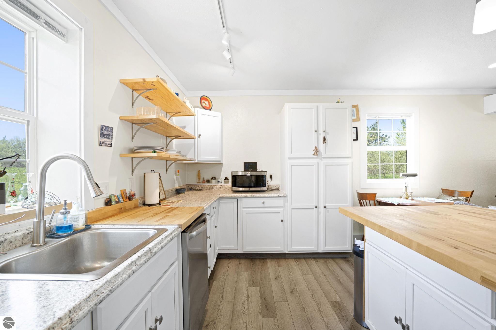 Ellsworth, Michigan 49729, United States, 2 Bedrooms Bedrooms, ,3 BathroomsBathrooms,Residential,Pending,141687