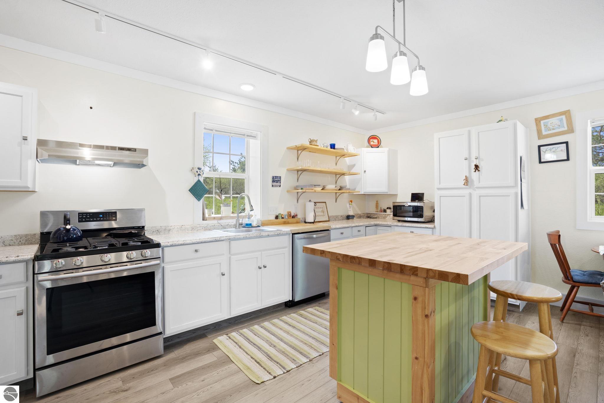 Ellsworth, Michigan 49729, United States, 2 Bedrooms Bedrooms, ,3 BathroomsBathrooms,Residential,Pending,141687