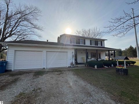 Photo of 5477 W Greendale Court, Mt Pleasant, MI 48858 (MLS # 1940616)
