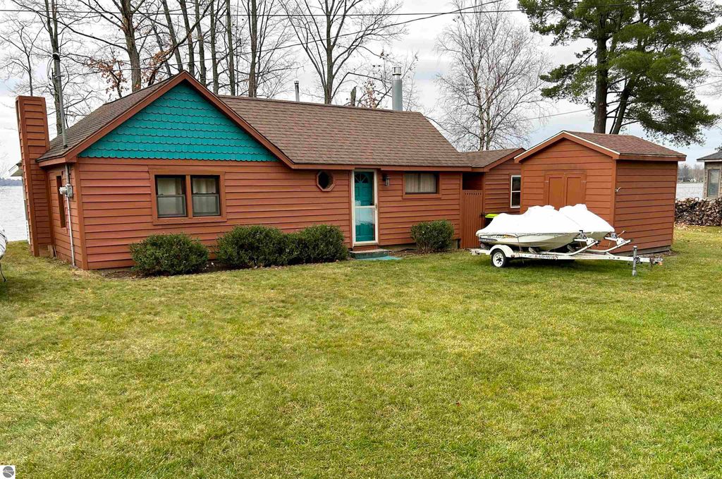Photo of 429 S Lake Drive, Cadillac, MI 49601 (MLS # 1939438)