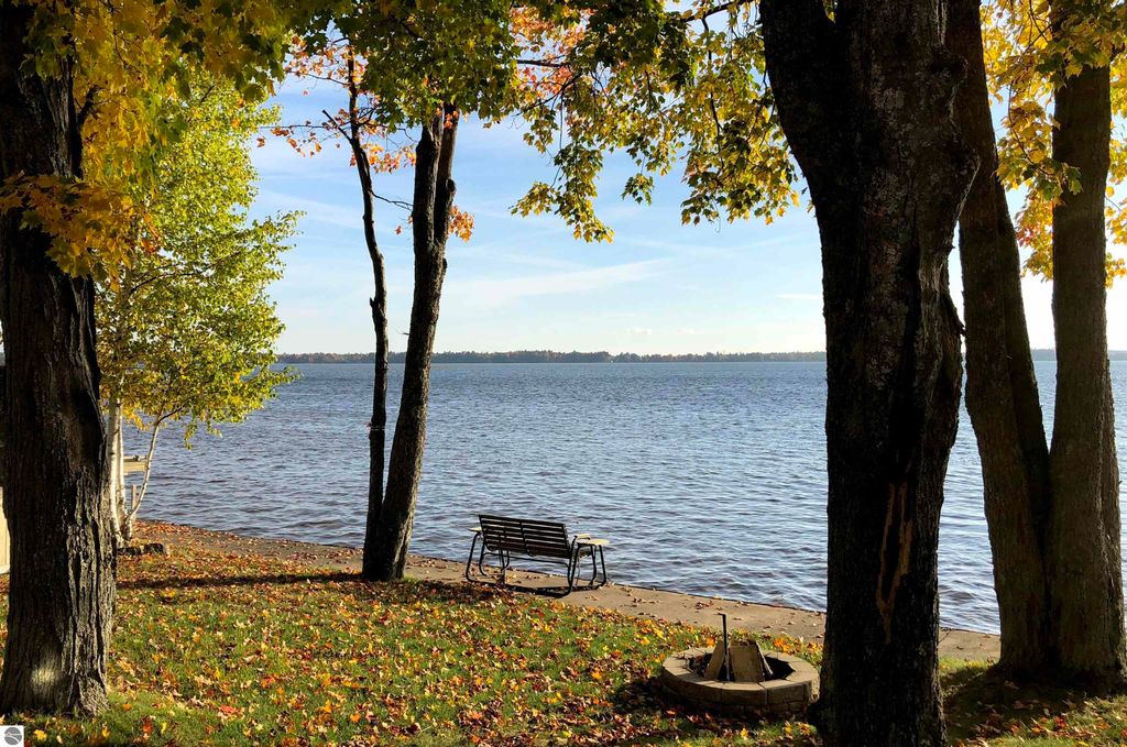 Photo of 429 S Lake Drive, Cadillac, MI 49601 (MLS # 1939438)