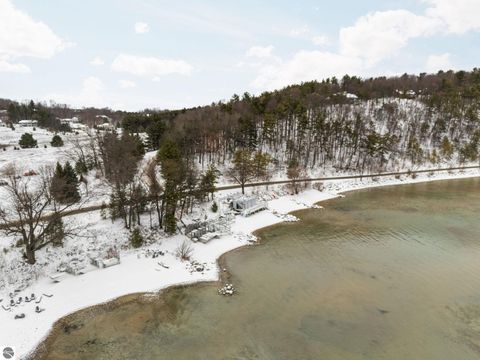 Tiny photo for 3019 Ishpeming Trail, Traverse City, MI 49686 (MLS # 1941166)