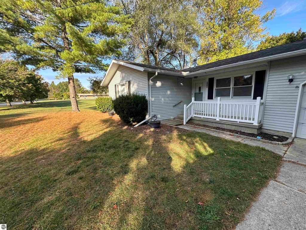 Photo of 319 Forest Avenue, Clare, MI 48617 (MLS # 1939551)