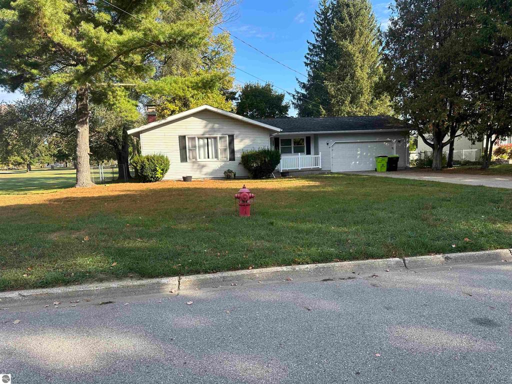 Photo of 319 Forest Avenue, Clare, MI 48617 (MLS # 1939551)