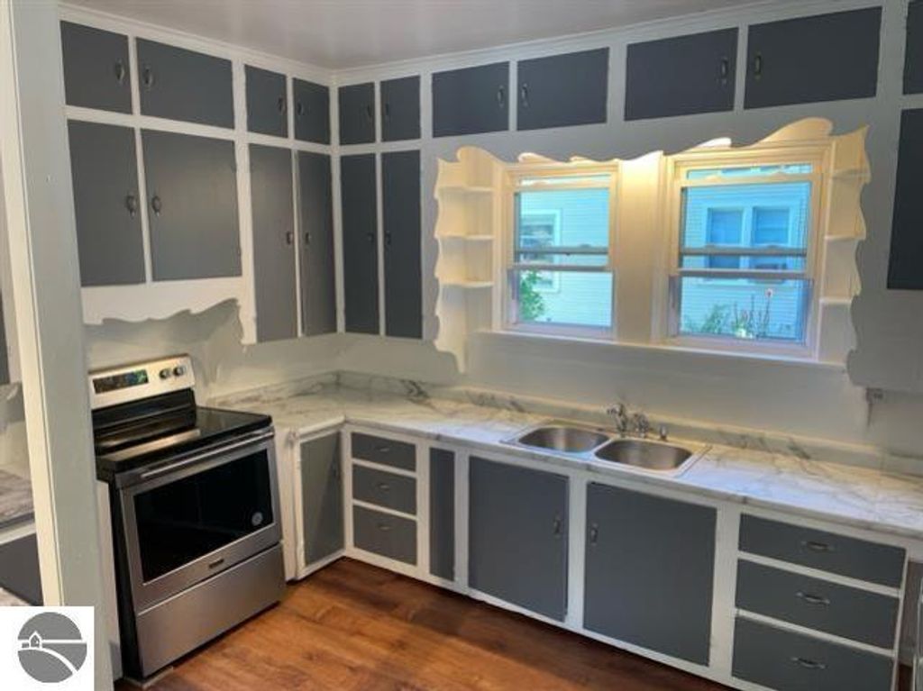 Photo of 221 W Locust, Mt Pleasant, MI 48858 (MLS # 1931288)