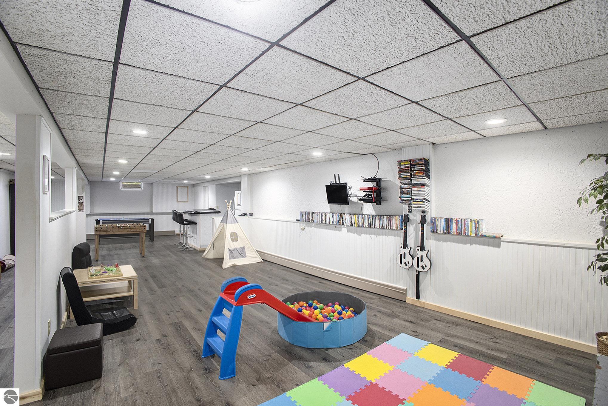 Kingsley, Michigan 49649, United States, 4 Bedrooms Bedrooms, ,3 BathroomsBathrooms,Residential,Active,135821