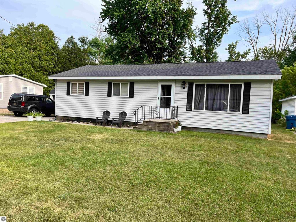 Photo of 318 North Street, Standish, MI 48658 (MLS # 1934812)