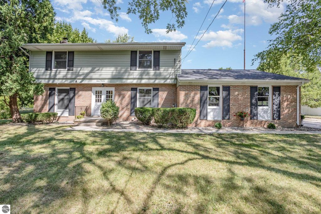 Photo of 1219 Fairfield Drive, Mt Pleasant, MI 48858 (MLS # 1938251)