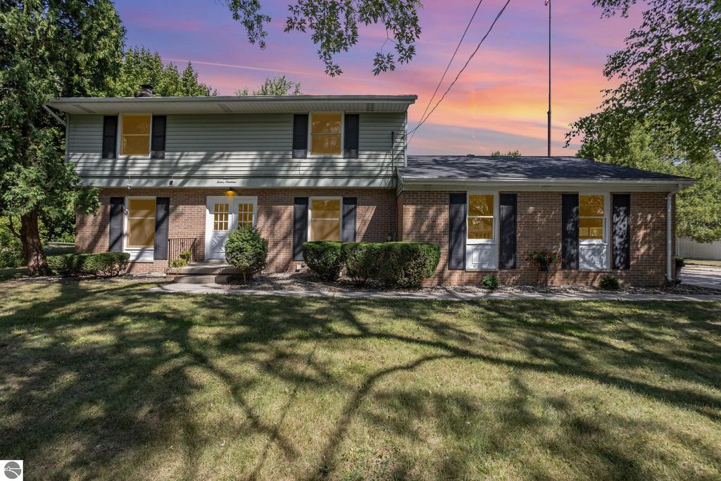 Photo of 1219 Fairfield Drive, Mt Pleasant, MI 48858 (MLS # 1938251)