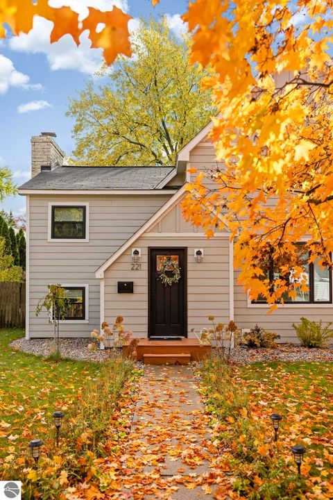 Tiny photo for 221 W Fifteenth Street, Traverse City, MI 49684 (MLS # 1939916)