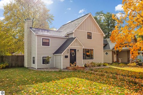 Photo of 221 W Fifteenth Street, Traverse City, MI 49684 (MLS # 1939916)