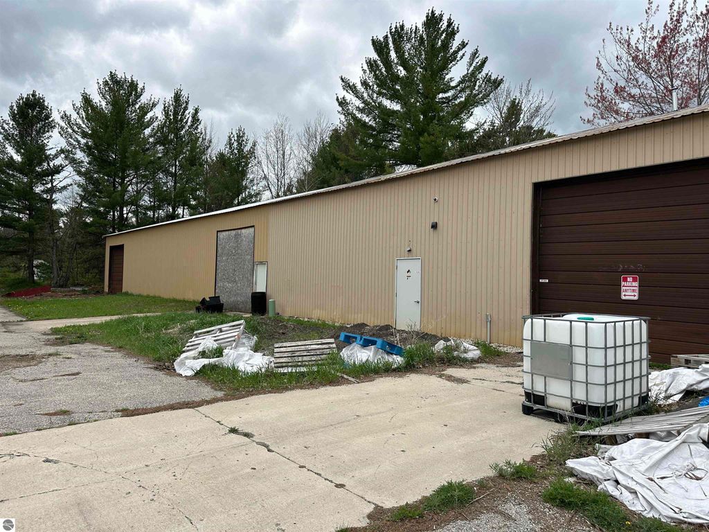 Photo of 404 S Park Drive, Kalkaska, MI 49646 (MLS # 1934585)
