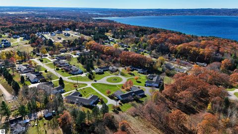 Photo of 7177 Cherrywood Court, Traverse City, MI 49686 (MLS # 1939332)