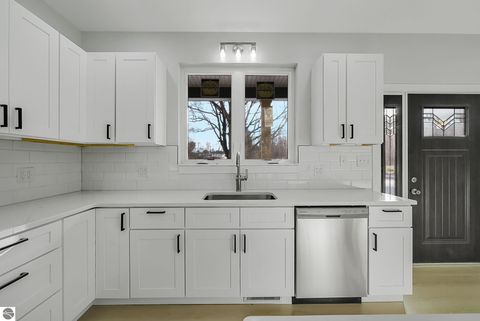 Tiny photo for 1713 Vanderlip Road, Traverse City, MI 49686 (MLS # 1941294)