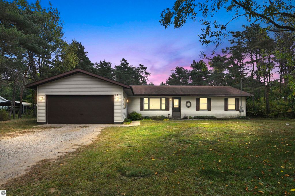 Photo of 4311 S 39 Road, Cadillac, MI 49601 (MLS # 1938889)
