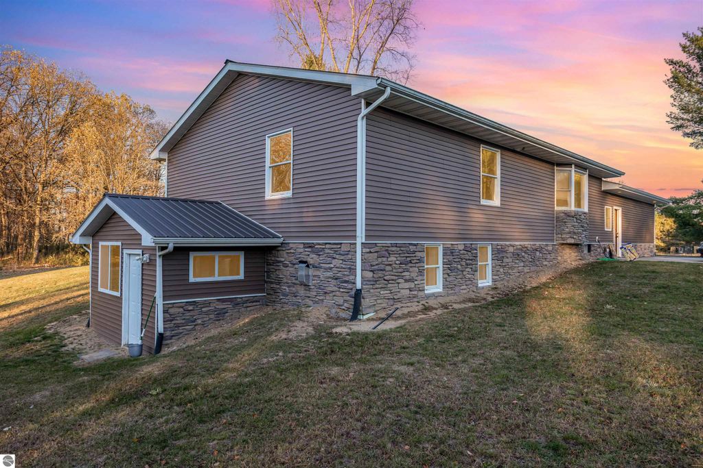 Photo of 330 W Broomfield Road, Mt Pleasant, MI 48858 (MLS # 1940237)