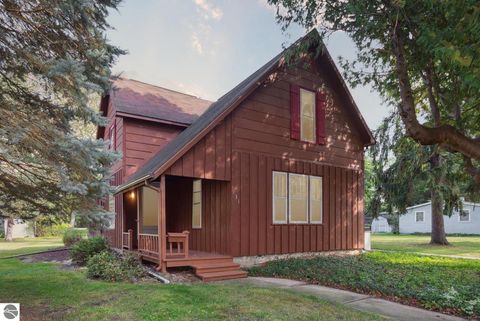 Photo of 131 Moyer Avenue, Alma, MI 48801 (MLS # 1941126)