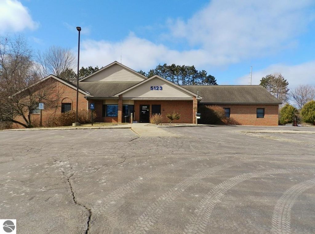 Photo of 5123 N Royale Drive, Traverse City, MI 49684 (MLS # 1929654)