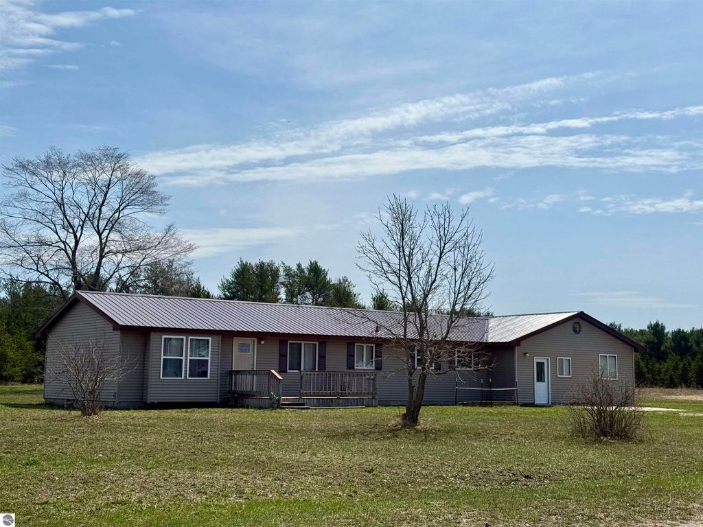Photo of 5156 Kellie Street, Mesick, MI 49668 (MLS # 1938373)
