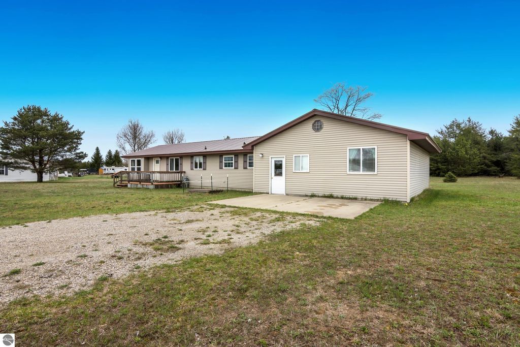 Photo of 5156 Kellie Street, Mesick, MI 49668 (MLS # 1938373)