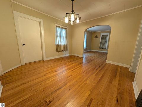 Tiny photo for 822 N River Avenue, Alma, MI 48881 (MLS # 1940666)