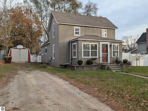 Photo of 822 N River Avenue, Alma, MI 48881 (MLS # 1940666)
