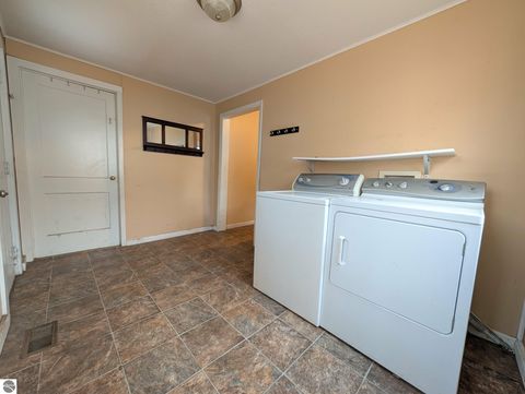 Tiny photo for 822 N River Avenue, Alma, MI 48881 (MLS # 1940666)