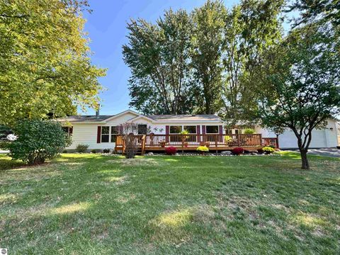 Photo of 1110 Hemlock Street, Clare, MI 48617 (MLS # 1939349)