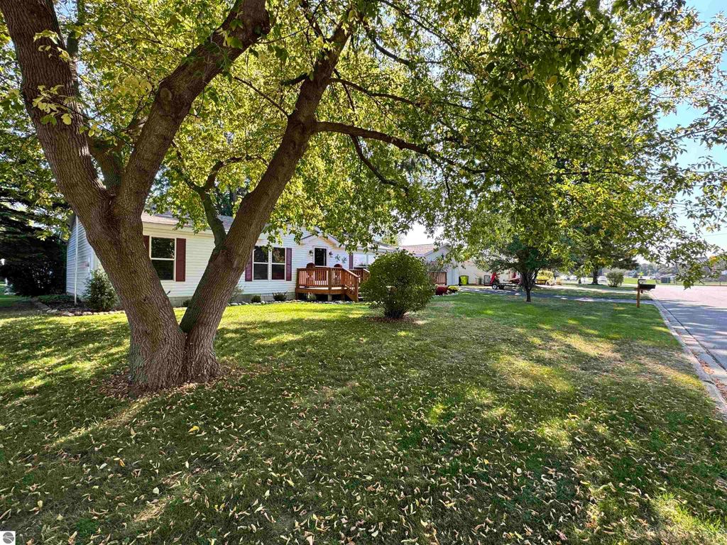 Photo of 1110 Hemlock Street, Clare, MI 48617 (MLS # 1939349)