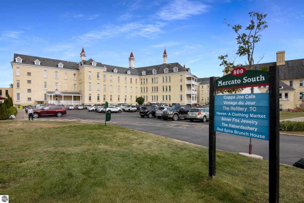 Photo of 830102 Cottageview Drive #102, Traverse City, MI 49684 (MLS # 1937357)