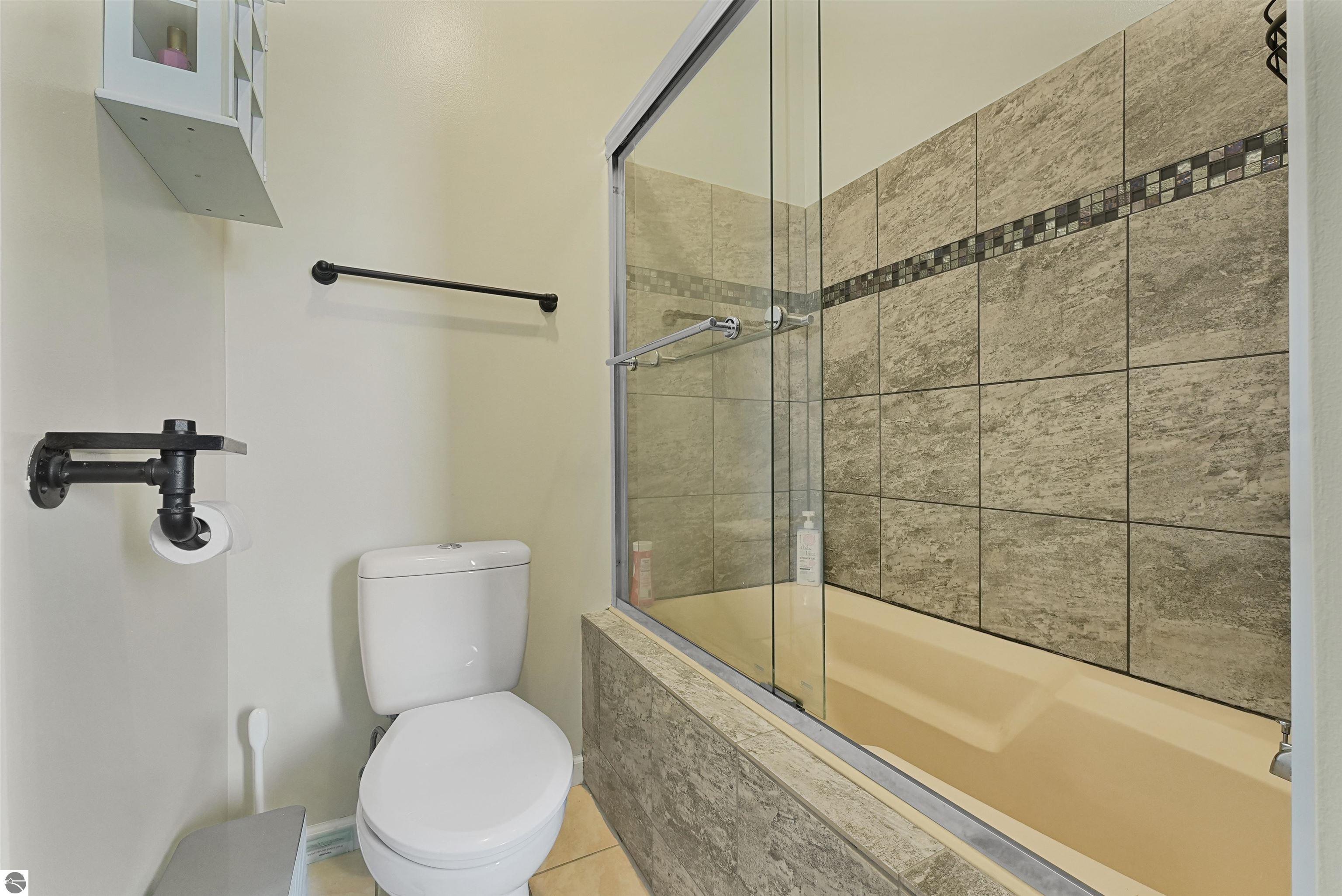 Fife Lake, Michigan 49633, United States, 6 Bedrooms Bedrooms, ,5 BathroomsBathrooms,Residential,Active,151298