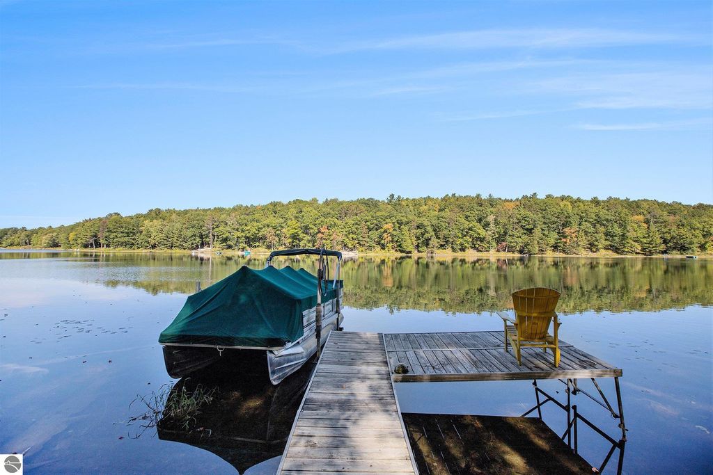 Photo of 16602 Acorn Ridge Trail, Beulah, MI 49617 (MLS # 1939283)