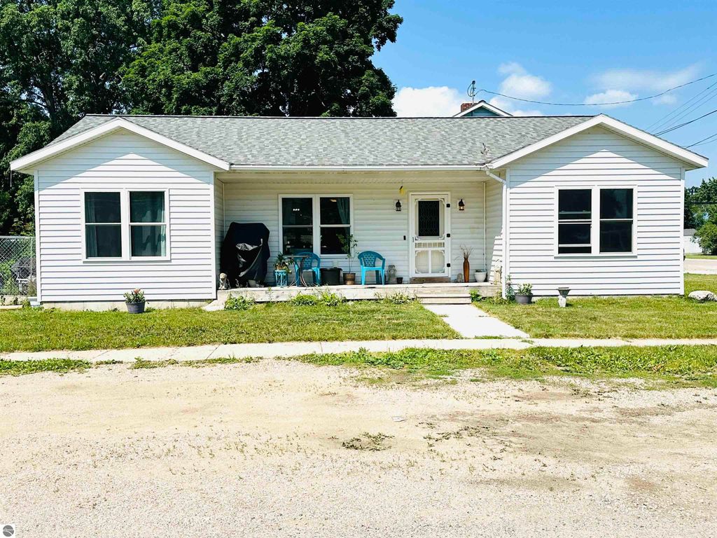 Photo of 208 Russell Street, Lake City, MI 49651 (MLS # 1935982)