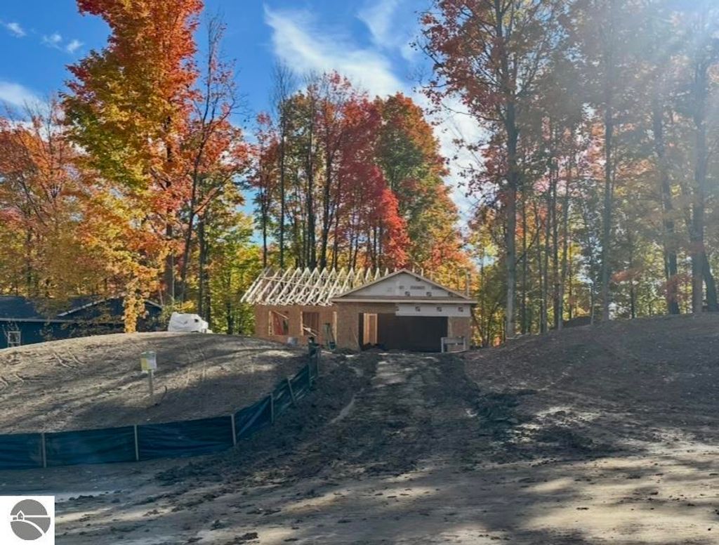 Photo of 1009 Birmley Estates Drive, Traverse City, MI 49696 (MLS # 1939789)
