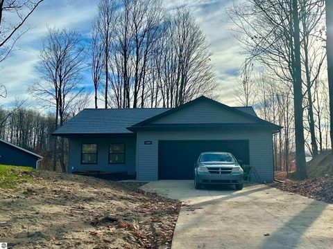 Photo of 1009 Birmley Estates Drive, Traverse City, MI 49696 (MLS # 1939789)