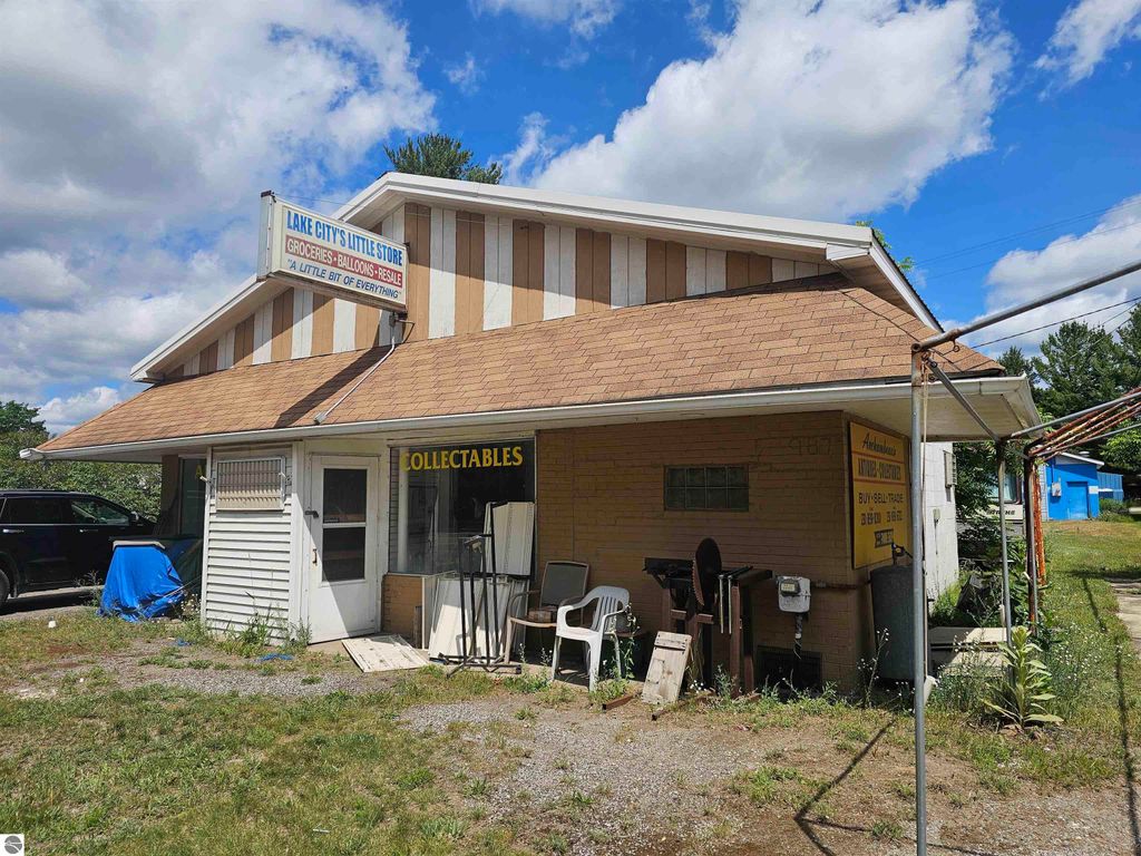 Photo of 987 S Lakeshore Drive, Lake City, MI 49651 (MLS # 1935893)