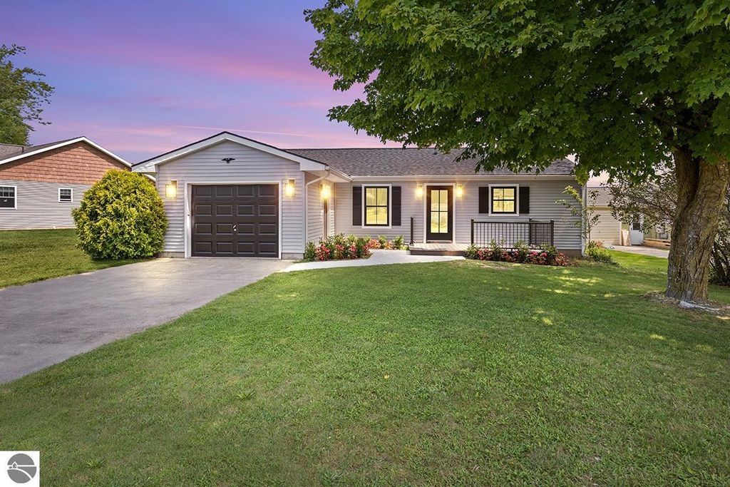 Photo of 3133 Bulldog Lane, Farwell, MI 48622 (MLS # 1937671)