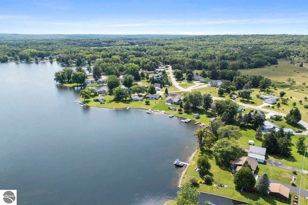 Photo of 3133 Bulldog Lane, Farwell, MI 48622 (MLS # 1937671)