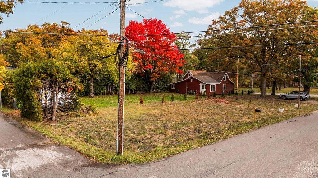 Photo of 974 Barlow Street, Traverse City, MI 49686 (MLS # 1940077)