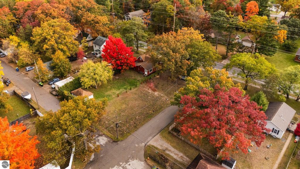 Photo of 974 Barlow Street, Traverse City, MI 49686 (MLS # 1940077)