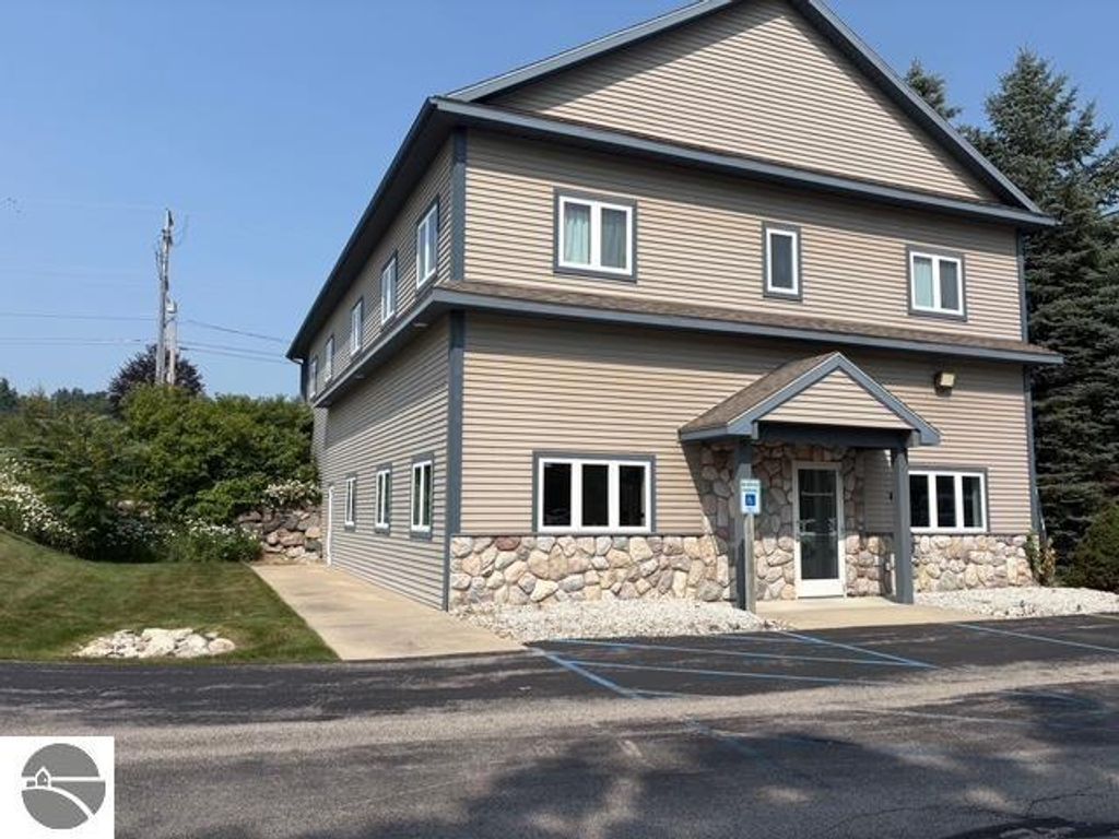 Photo of 990 Garfield Woods Drive #B, Traverse City, MI 49686 (MLS # 1938322)