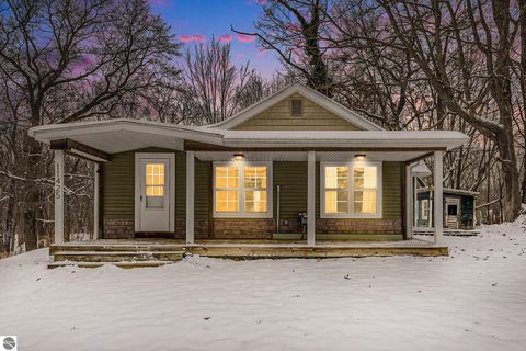 Photo of 11401 Hibner Road, Hartland, MI 48353 (MLS # 1941085)
