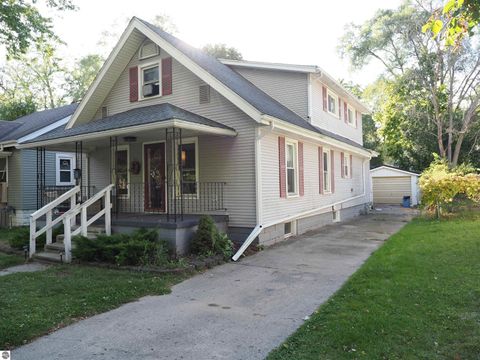 Photo of 811 N River Avenue, Alma, MI 48801 (MLS # 1939553)