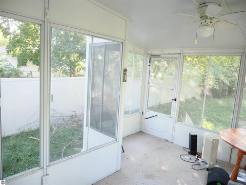 Tiny photo for 811 N River Avenue, Alma, MI 48801 (MLS # 1939553)