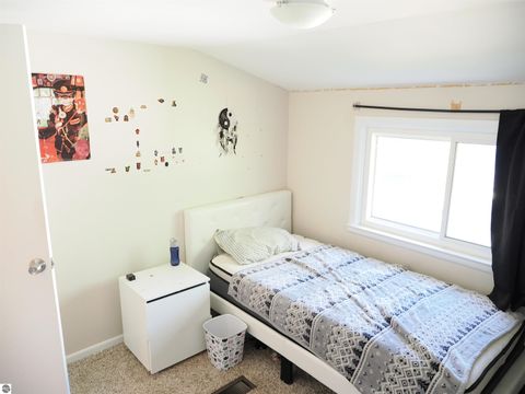 Tiny photo for 811 N River Avenue, Alma, MI 48801 (MLS # 1939553)